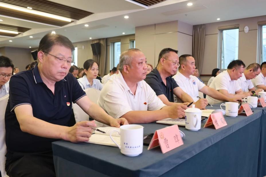 C:/Users/admin/Desktop/凝心聚力謀發(fā)展 同心奮斗譜新篇——南京市公安局國資辦黨總支、南京市保安服務有限公司黨支部聯(lián)合舉辦專題黨課/2.jpg2