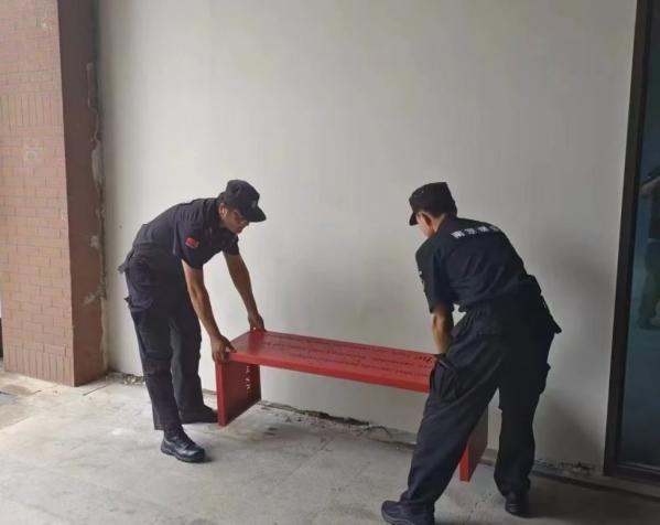 C:/Users/BA/Desktop/風(fēng)雨過后南京保安迅速行動，恢復(fù)安“寧”面貌/6.jpg6