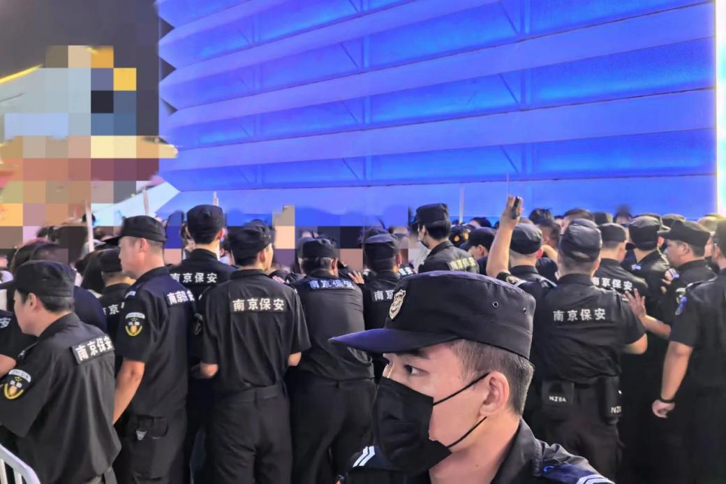 C:/Users/Administrator/Desktop/臺風“貝碧嘉”來襲，南京保安積極應對，“守”護萬家團圓！/12.jpg12