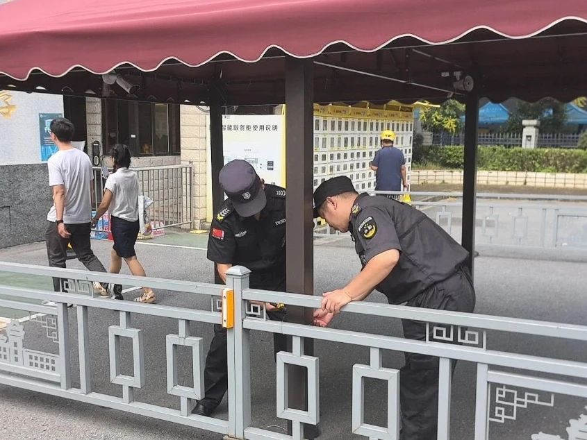 C:/Users/Administrator/Desktop/臺風“貝碧嘉”來襲，南京保安積極應對，“守”護萬家團圓！/4.jpg4