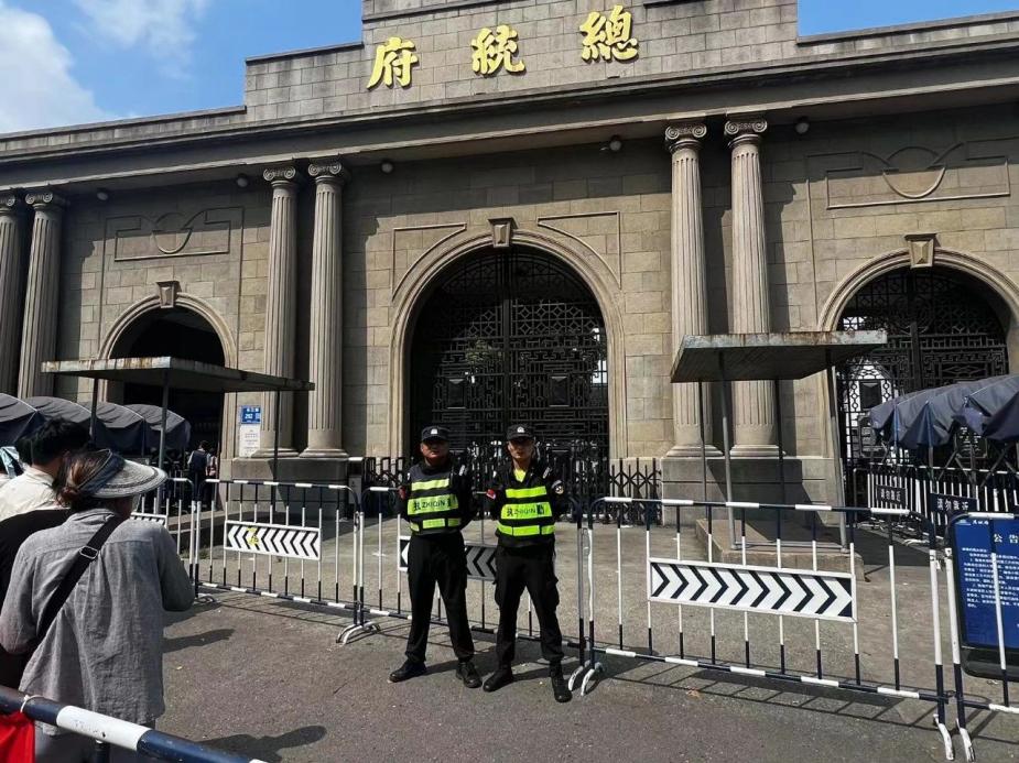 C:/Users/Administrator/Desktop/臺風“貝碧嘉”來襲，南京保安積極應對，“守”護萬家團圓！/7.jpg7