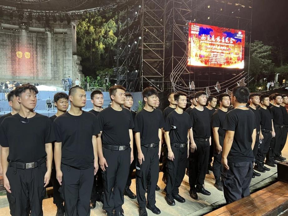 C:/Users/Administrator/Desktop/臺風“貝碧嘉”來襲，南京保安積極應對，“守”護萬家團圓！/10.jpg10