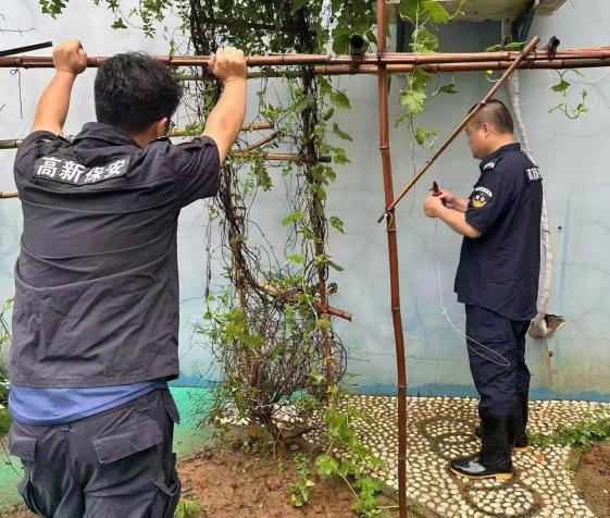 C:/Users/BA/Desktop/風(fēng)雨過后南京保安迅速行動，恢復(fù)安“寧”面貌/9.jpg9