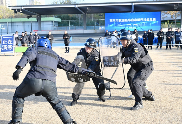 E:/25.12.10后 上傳網(wǎng)站留存/喜報！南京市保安服務有限公司建鄴分公司榮獲“校園最小應急單元技能競賽”一等獎/照片/w700d1q75cms.jpgw700d1q75cms